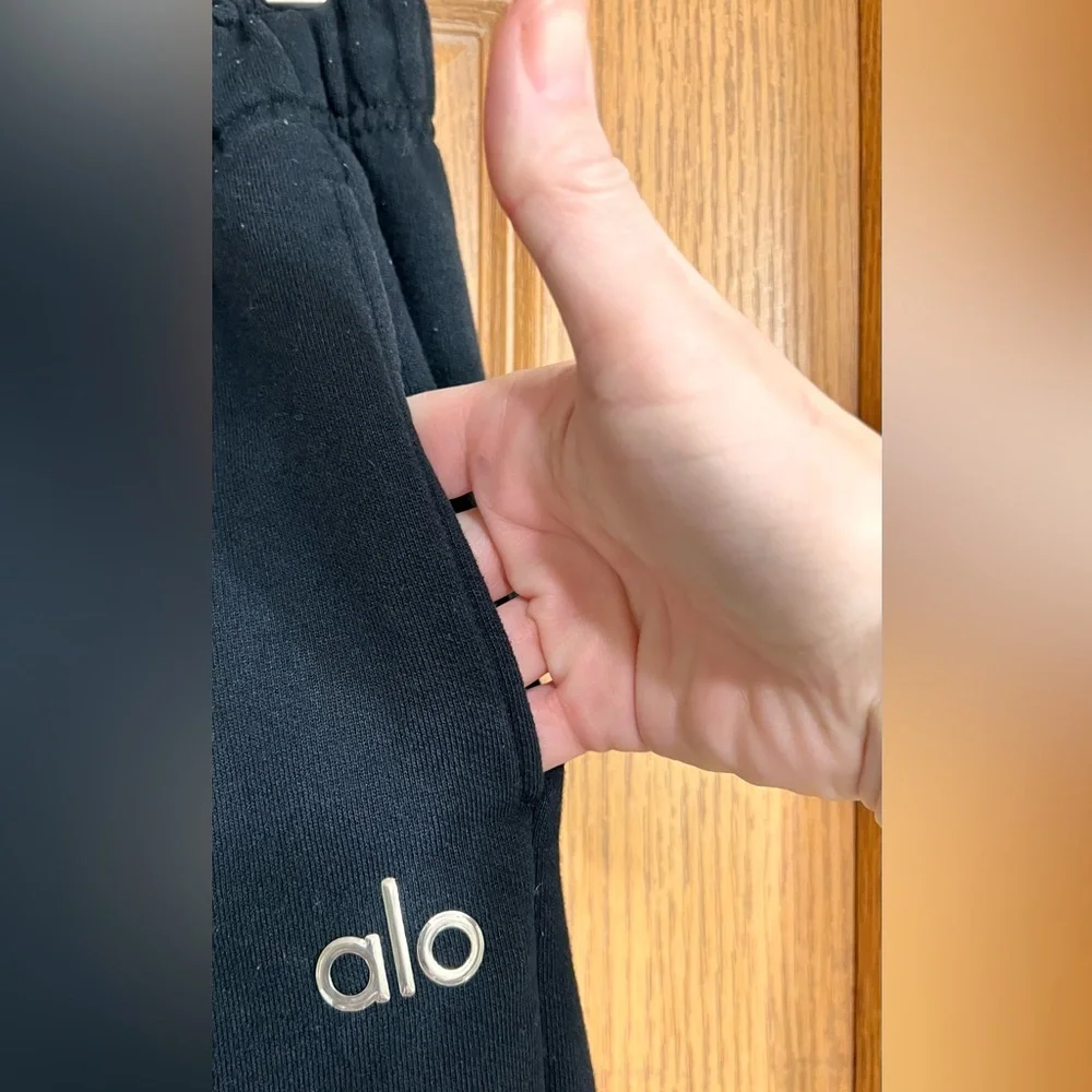 ALO Yoga Accolade Straight Leg Sweatpant in Black - Picture 5 of 7